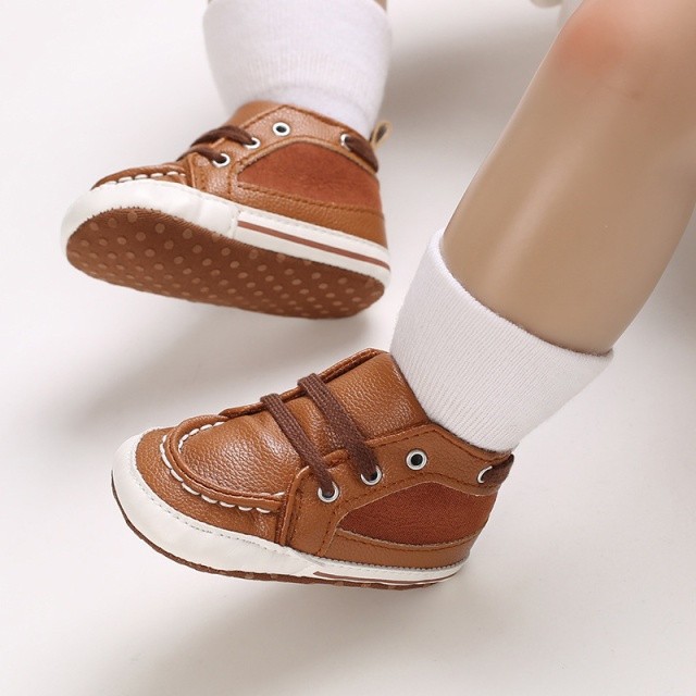 Pantofi pentru bebelusi, maro, cu sireturi (Marime Disponibila: 3-6 luni