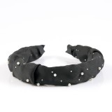Bentita eleganta neagra cu aplicatii de perle