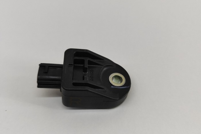 Senzor de impact dreapta față TOYOTA GT 86 Coupe ZN6_ 2012 OEM: 98237-YC010 25345552