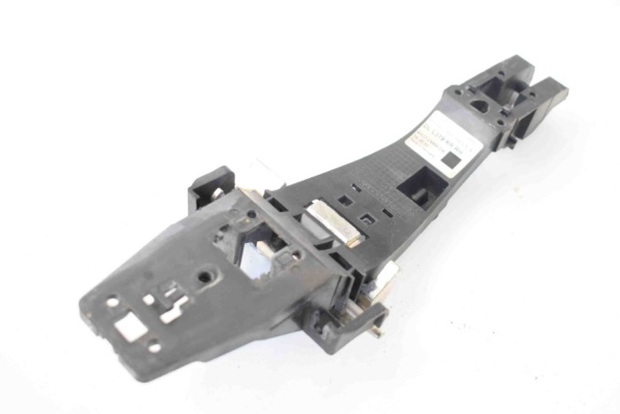 M&acirc;ner exterior ușă dreapta spate LAND ROVER DISCOVERY IV L319 2009 OEM: AH22-24994-DB 10842400