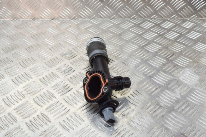 Termostat AUDI Q5 8R 2015 OEM: 03L121132AC,03L122157AA 11693246