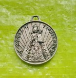 H59- Medalion Maria Einsiedeln-Sf. Cristofor cu Pruncul-2,3 cm, alama argintata stare buna.