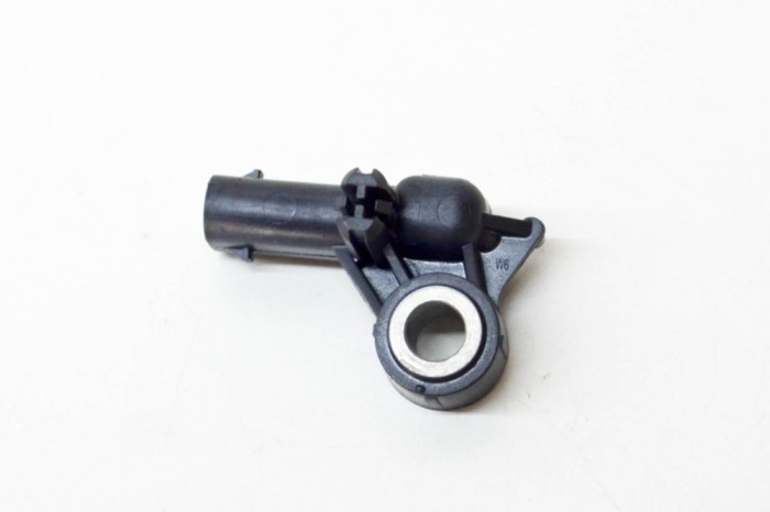 Senzor de impact st&acirc;nga spate TESLA MODEL 3 2019 OEM: 1036761-00-A 13783457