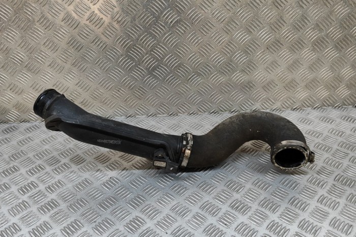 Furtun intercooler PORSCHE CAYENNE 92A 2014 OEM: 038906051C,038.906.051.C,0281002401,95811077000,958.110.770.00 30117136