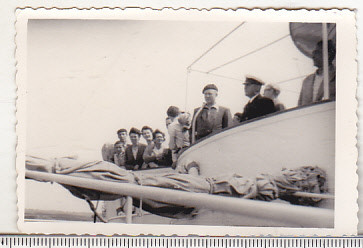 bnk foto - Excursionisti pe vapor in Delta Dunarii - anii `60 foto