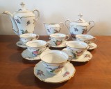 SERVICIU DIN PORTELAN CU MODEL FLORAL PENTRU SASE PERSOANE-L. F.-LIMOGES FRANTA ANII 60