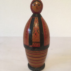 Figurina lemn romaneasca, gen papusa Matrioshka, taranca romanca, 14 cm, veche