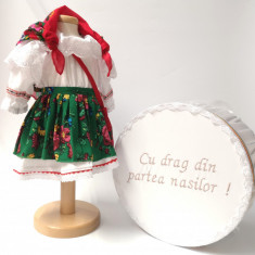 Set Botez Traditional , Costum Traditional Fetite Verde- 2 piese costumas si cutie botez