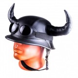 Casca moto &quot;viking&quot; cu coarne, imbracata in piele ecologica, cu ochelari, AVEX