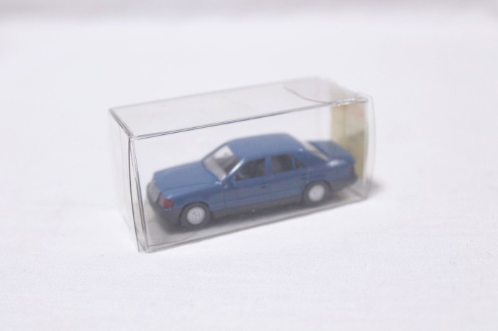 Macheta auto 1:87 Wiking - Mercedes 260 E 12 153
