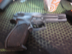 pistol cu capse din antimoniu made in spania arata ca nou si functioneaza g1 foto