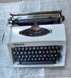Mașină de scris Triumph Contessa de Luxe &ndash; Vintage, Germania, stare foarte bună