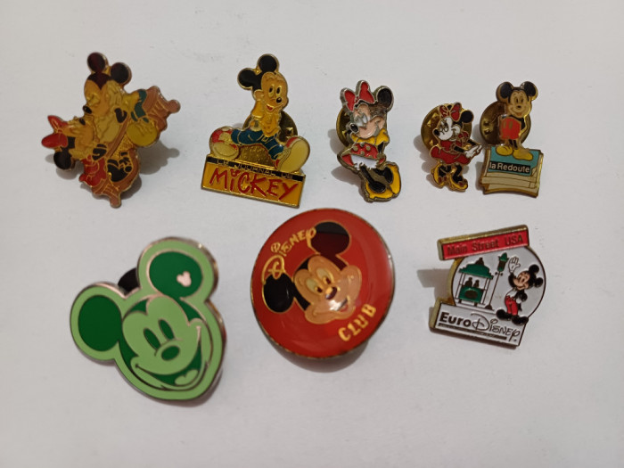Insigna-Disney Mickey Mouse-lot 8 bucati