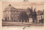 Cluj. Biblioteca universitatii cu statuia Sft. Gheorghe (circulata 1929)