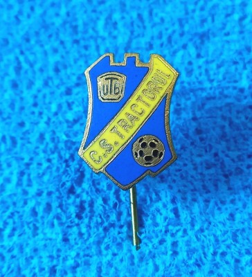 Insigna fotbal - CS &amp;quot;TRACTORUL&amp;quot; BRASOV (varianta 7) foto