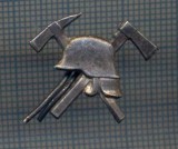 AX 940 INSIGNA VECHE -SEMN DE ARMA POMPIERI - FOARTE RARA -PENTRU COLECTIONARI