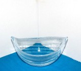 Bol cristal &icirc;n formă de bărcuță, suflat liber in mulaj - colectia BOHUS - design Paul Isling, Nybro Glasbruk Suedia