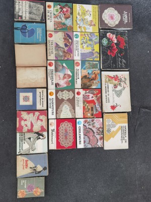 Carti vechi de croitorie, broderie, cusaturi, tesatorie, etc. foto