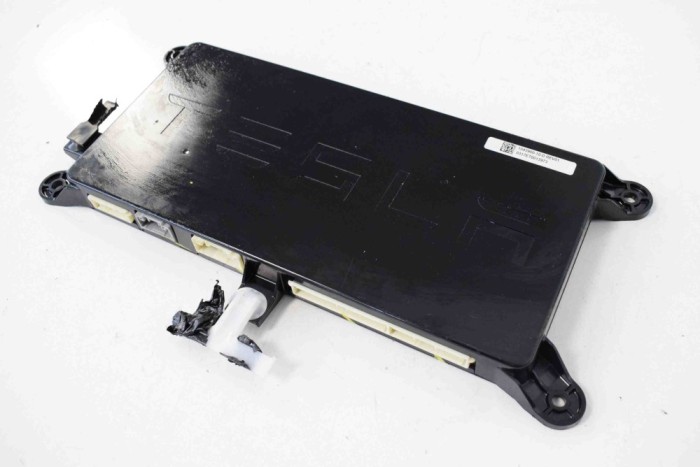 Modul de confort TESLA MODEL X 2017 OEM: 1043900-10 3619385