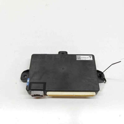 Modul de control ușă dreapta spate TESLA MODEL X 2020 OEM: 1045490-00-H 31691381 foto