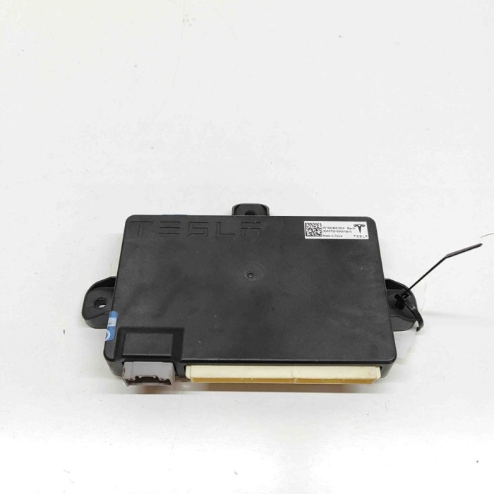 Modul de control ușă dreapta spate TESLA MODEL X 2020 OEM: 1045490-00-H 31691381