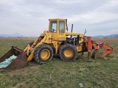 Vola, incarcator frontal 15t cu brat de buldoexcavator pe spate sau schimb auto foto