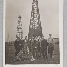 FOTOGRAFIE DE GRUP LANGA SONDE , TIP CARTE POSTALA , MONOCROMA, NECIRCULATA , DATATA 1923