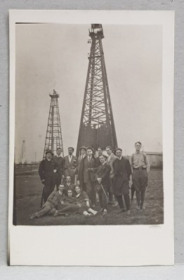 FOTOGRAFIE DE GRUP LANGA SONDE , TIP CARTE POSTALA , MONOCROMA, NECIRCULATA , DATATA 1923 foto