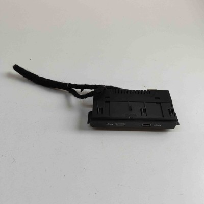 USB VW TAYRON R41 2024 OEM: 5NA035700 | 32381330 foto