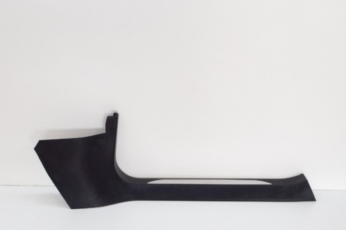 Ornament prag interior dreapta față TESLA MODEL S 2014 OEM: 1030394-00-C 11550054