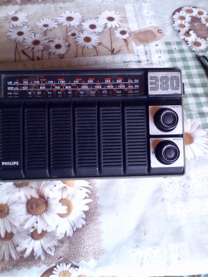 Radio Philips 380 pe tranzistori An 1977 foto