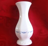 VAZA PORTELAN ROSENTHAL CLASSIC ROSE MODEL MARIA ROSENKANTE CU TRANDAFIRI ALBASTRI ANUL 1975 16.5 CM