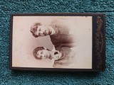 fotografie exceptionala , atelier Gustav Waber Bucuresci , Photographia Noua ,tineri in tinuta de epoca .Anii 1890.Dimensiuni 11 cm x 6 cm .