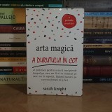 SARAH KNIGHT - ARTA MAGICA A DURUTULUI IN COT , 2017 *