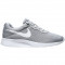 Pantofi sport Nike Tanjun 812654-010