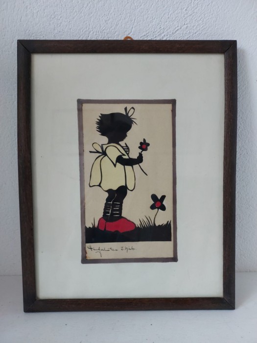 Tablou vechi vintage anii 50, fetita cu flaore, hartie decupata si material textil, cu passpartout, rama de lemn, 23x28cm