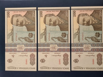 3 bancnote UNC si consecutive 200lei din 1992 foto