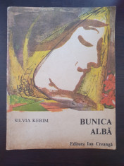 BUNICA ALBA - Silvia Kerim foto