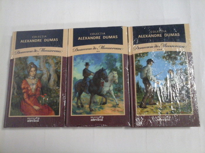 DOAMNA DE MONSOREAU - ALEXANDRE DUMAS - 3 volume - (noi,sigilate)