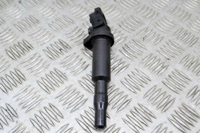 Bobina de inducție de &icirc;naltă tensiune BMW 5 F10 2015 OEM: 7594937,0221504470 14831478