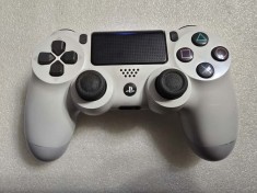 Controller Sony DualShock 4 V2 pentru Playstation 4 (PS4), alb - poze reale