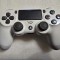 Controller Sony DualShock 4 V2 pentru Playstation 4 (PS4), alb - poze reale