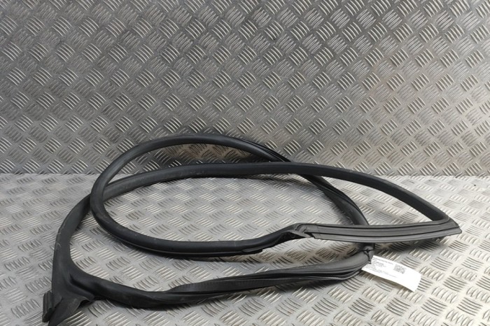 Garnitura ușă st&acirc;nga față AUDI A5 F53 2019 OEM: 8W6831707 | 31863546