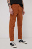 Levi&#039;s Pantaloni bărbați, culoarea maro, cu fason chinos