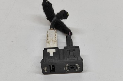 Port USB/AUX-In MINI CLUBMAN R55 2010 OEM: 9229246 | 32030477 foto