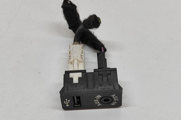 Port USB/AUX-In MINI CLUBMAN R55 2010 OEM: 9229246 | 32030477