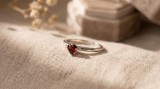 Cumpara ieftin Inel din Argint 925 Inima cu Cristal Rosu Granat si Detalii Fine