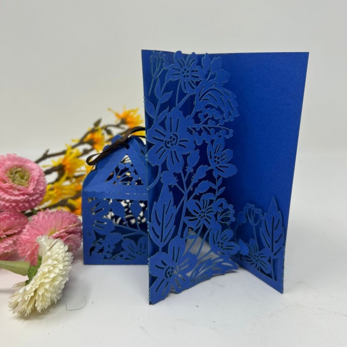 Invitatii si Marturii de Nunta , Model Elegant cu Flori Decupate