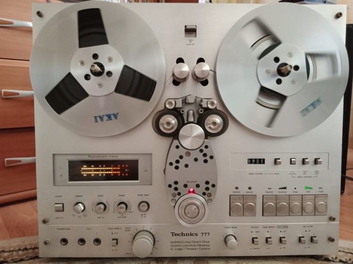 Magnetofon Technics rs777