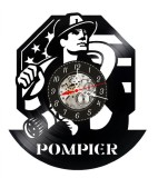 Ceas de perete decorativ Pompier, realizat din disc de vinil upcycled, model Erou Salvator cu Furtun si Casca, negru, 30 cm